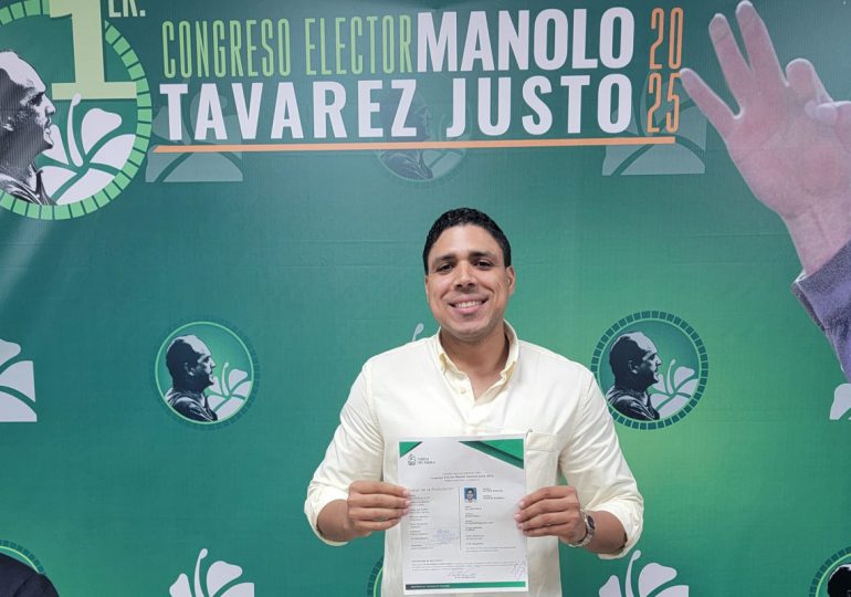 Víctor Crispín formaliza su inscripción a la Dirección Central de la Fuerza del Pueblo