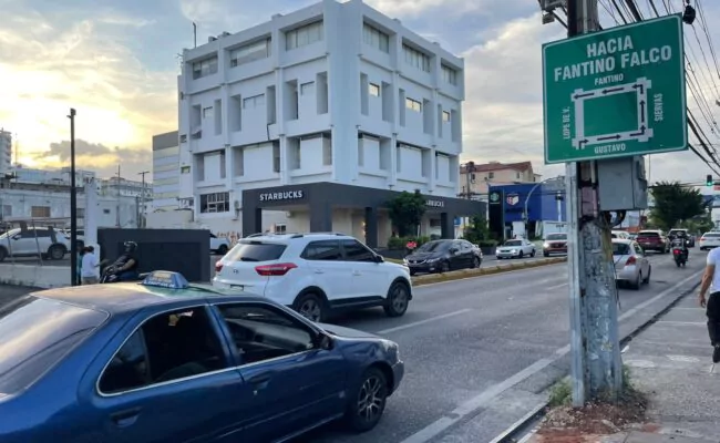 Opiniones divididas por restricciones de giro a la izquierda en avenidas del Distrito Nacional