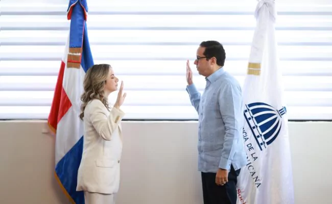 Ministro Sigmund Freund juramenta a Gloria Reyes como directora ejecutiva de la nueva Dirección de Desarrollo Social Supérate