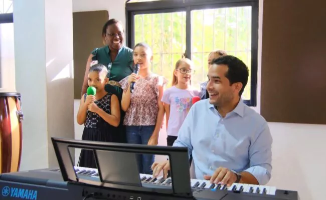 Omar Fernandez fomenta el arte y la cultura a través de Fondo Gadiel