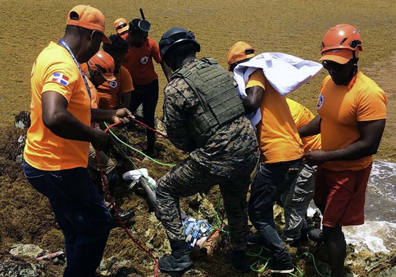 Sargazo y polvo del Sahara dificultan búsqueda de desaparecidos en naufragio en Dominicana