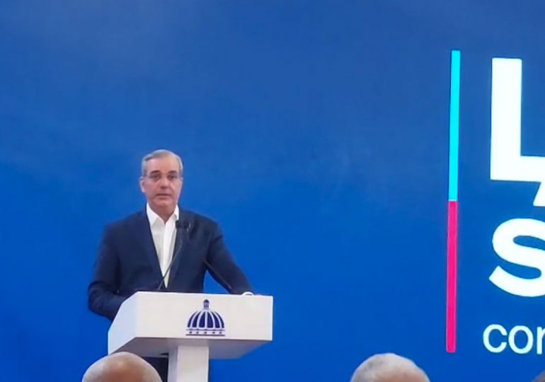 Abinader afirma que ningún dominicano quedará sin cobertura de SENASA mientras él sea presidente