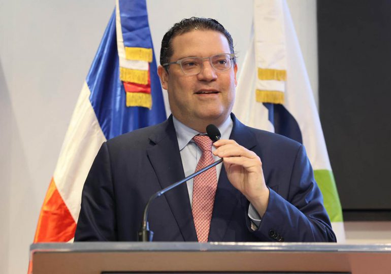 Eduardo Sanz Lovatón respalda a Abinader y rechaza proselitismo político de funcionarios públicos