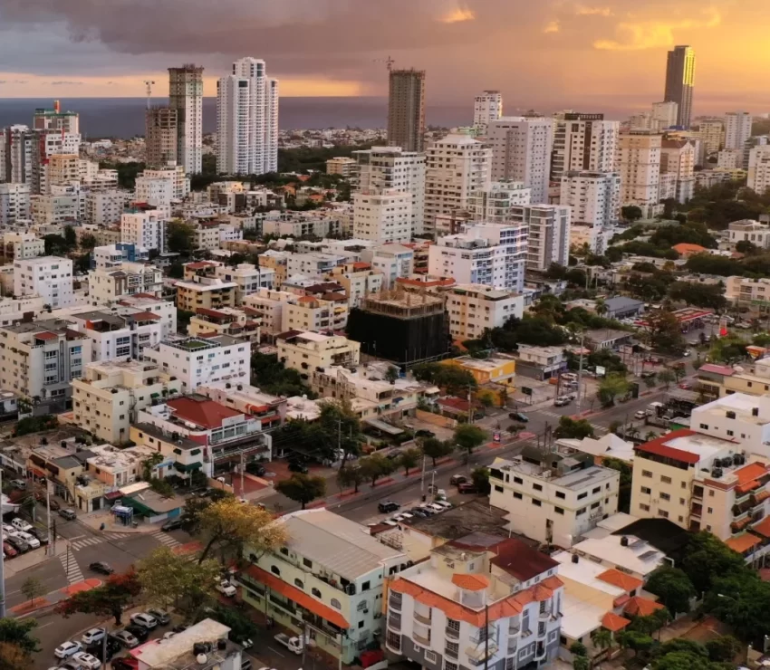 Economía crece 2.4 % entre enero y julio, reporta el BCRD