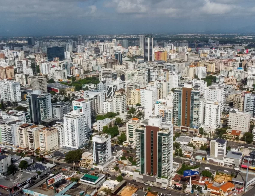 Gobierno estima economía crecerá 4% al cierre de 2025