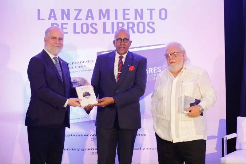 Félix Santana García presenta dos nuevas obras sobre economía y finanzas