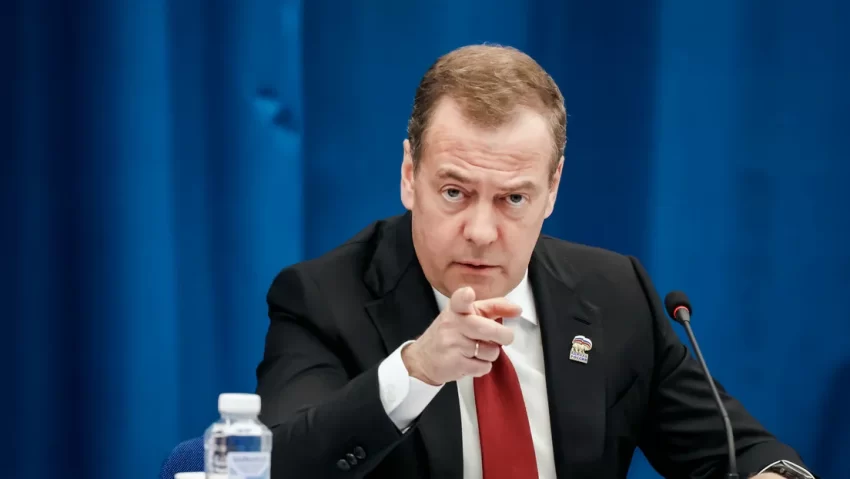 Medvédev anuncia “dos malas noticias” para Macron y Merz en respuesta a sus acciones sobre Ucrania