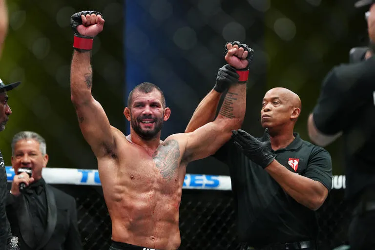 RODOLFO VIEIRA REGRESA AL TRIUNFO CON VICTORIA UNÁNIME ANTE GORE EN UFC VEGAS 108