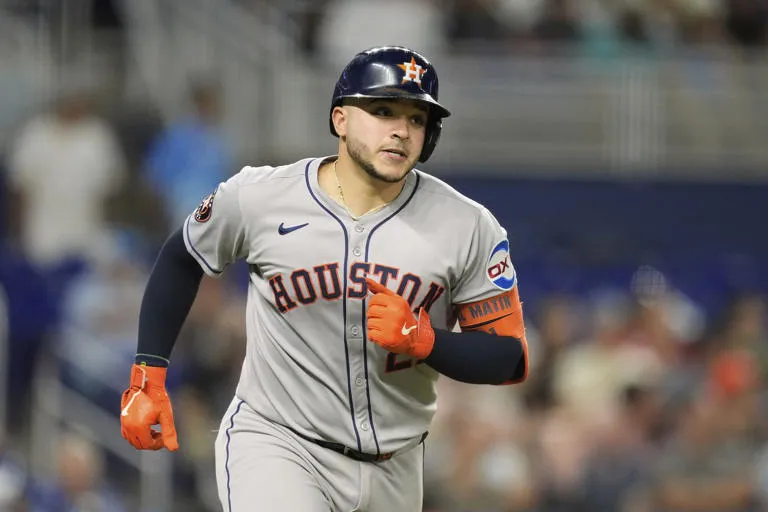 Altuve y Díaz la sacan del parque; Astros vencen 7-3 a los Marlins