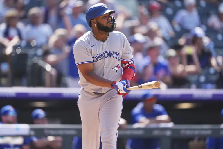 Guerrero lidera arrolladora paliza de los Azulejos: 20-1 sobre los Rockies