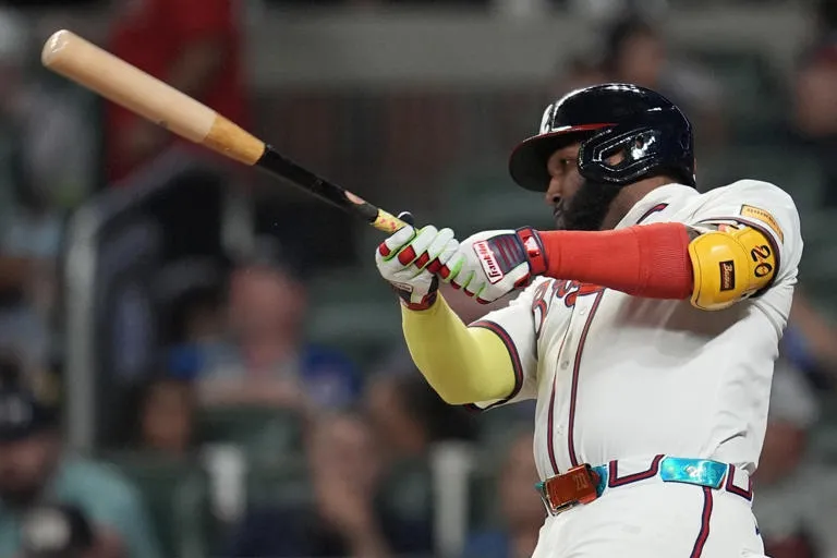 Baldwin y Ozuna impulsan a los Bravos en triunfo 8-6 sobre los Marlins