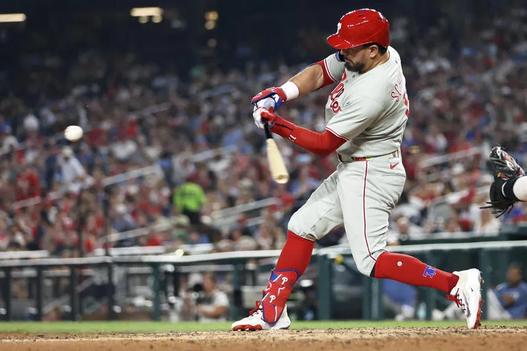 43º Jonrón de Schwarber Impulsa a Filis, Aunque Duran Sufre Lesión en el Noveno