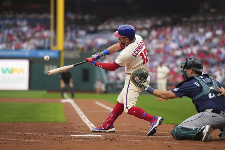 Filis apabullan 11-2 a los Marineros y logran barrida en la serie