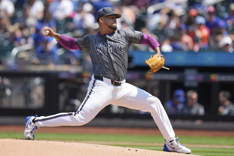 Mets Mueven a Frankie Montas al Bullpen y Consideran Llamar a un Prospecto