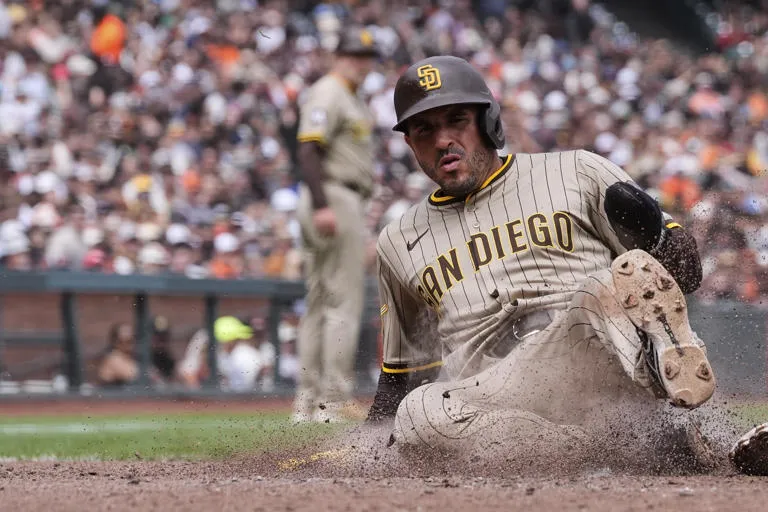 Padres Arrollan a los Giants 11-1 y Aseguran Barrida en San Francisco