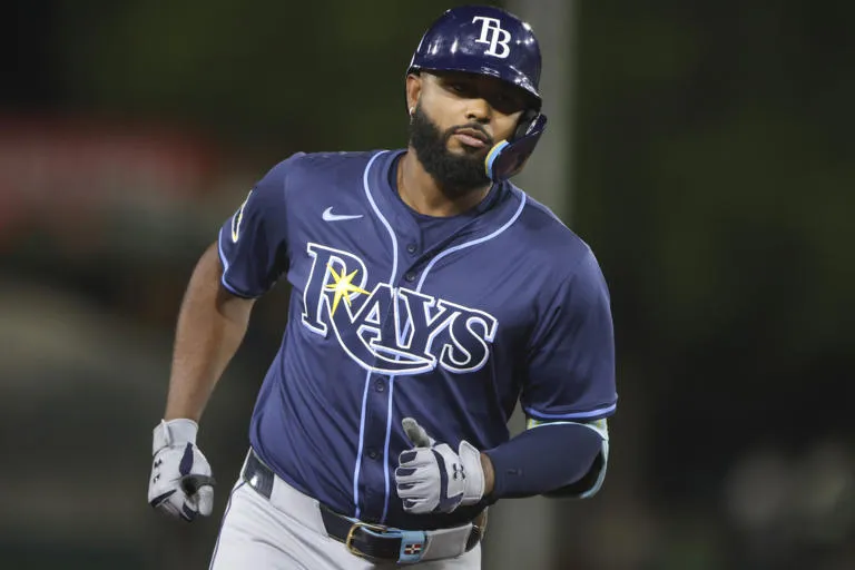 Lowe y Caminero Desatan el Poder: Rays Derrotan 8-2 a los Athletics