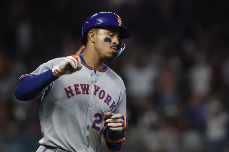 Mets destrozan a los Braves 9-2 con seis jonrones y sólida apertura de Clay Holmes