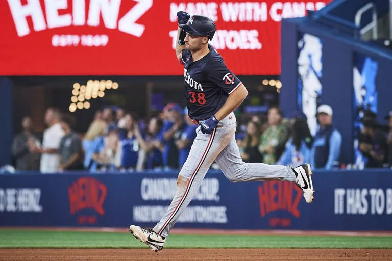 Gasper empata en el 9.º con jonrón y Wallner define la victoria 7-5 de Mellizos sobre Azulejos