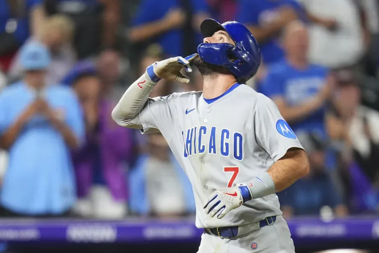 Dansby Swanson lidera a los Cubs con dos jonrones y seis empujadas en victoria 11-7 sobre los Rockies