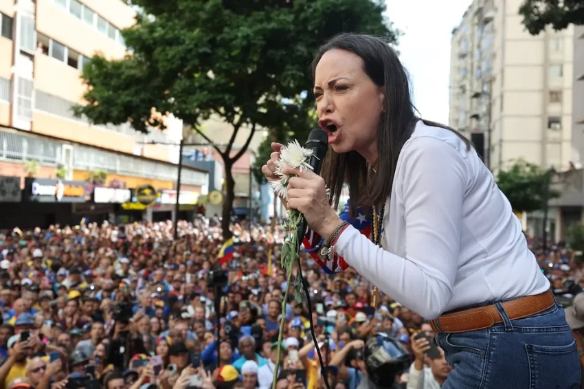 María Corina Machado advierte a Maduro: “Trump no está jugando” después del despliegue militar en el Caribe