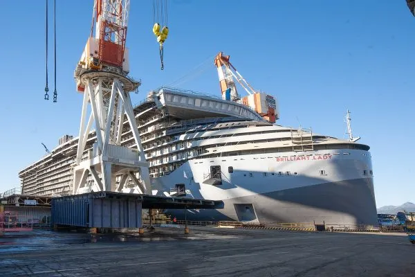 Finalizan obras del Brilliant Lady y navega hacia primeros eventos