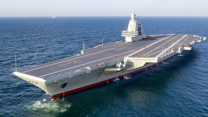 China presenta una "demostración simulada" del lanzamiento con catapulta de su reciente portaaviones.