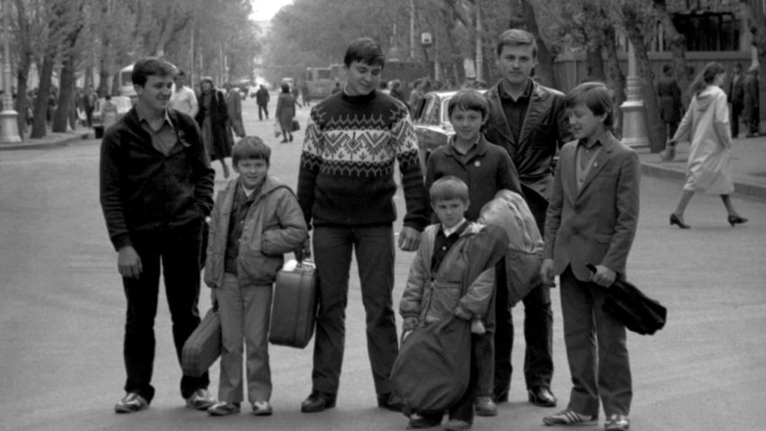 Cómo una familia famosa con 11 niños secuestró un avión para huir de la URSS