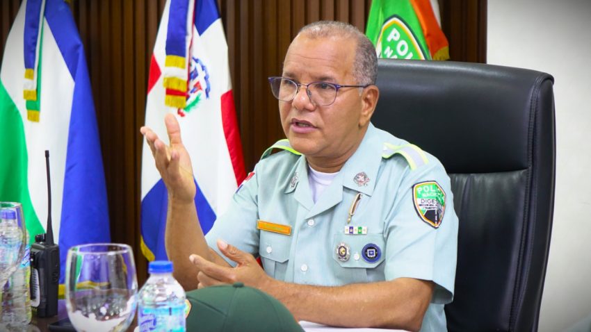 Digesett e Intrant llevan a cabo una extensa operación para retirar cabezotes, remolques y colas de camiones en las calles y carreteras del Gran Santo Domingo