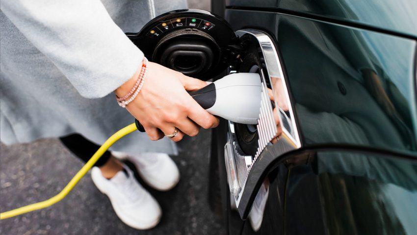El inesperado peligro a la hora de cargar coches eléctricos