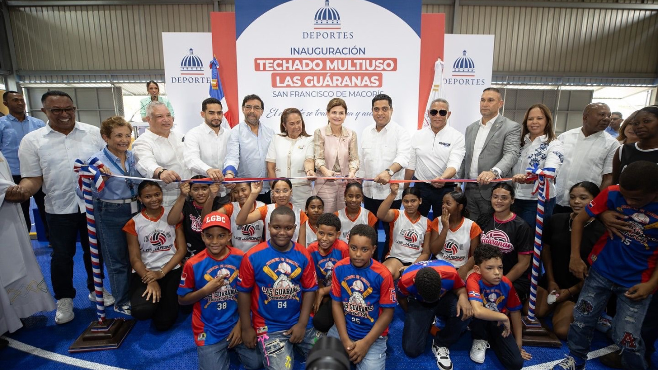 Gobierno entrega techado multiuso en Las Guáranas, provincia Duarte; inversión asciende a 29 millones de pesos