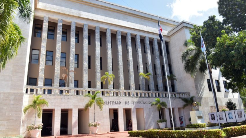Ministerio de Educación instruye redoblar los esfuerzos para garantizar un inicio de año escolar exitoso