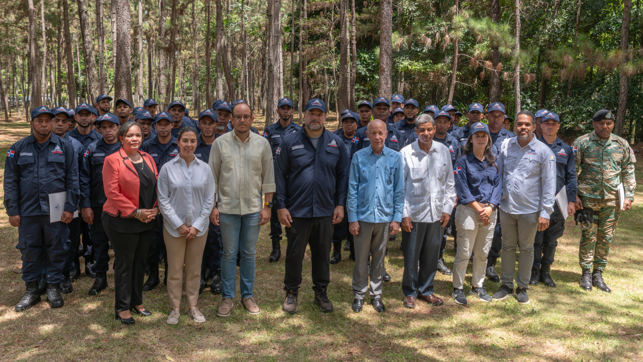 Ministerio de Medio Ambiente, junto con el Centro Cuesta Nacional, promueve la protección del pico Duarte.