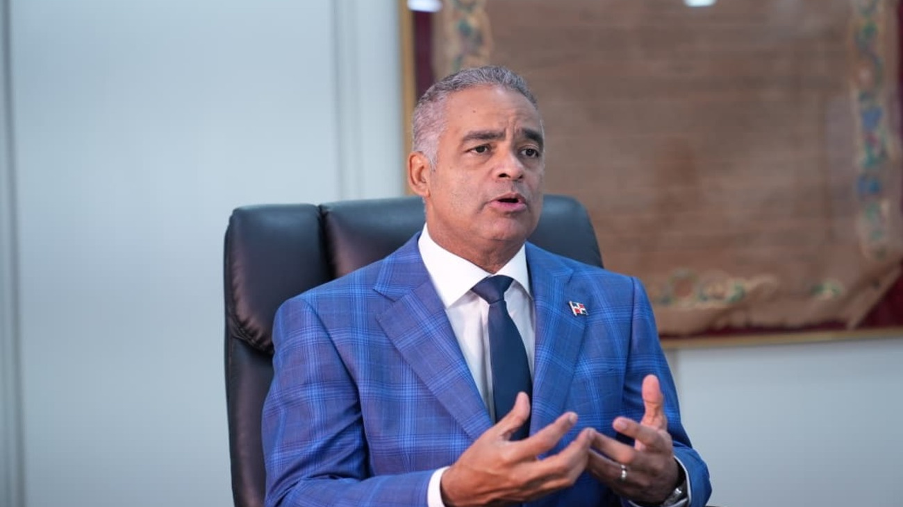 Ministro Joel Santos: El gobierno incrementa su capacidad eléctrica debido al crecimiento en la demanda ocasionada por las altas temperaturas.