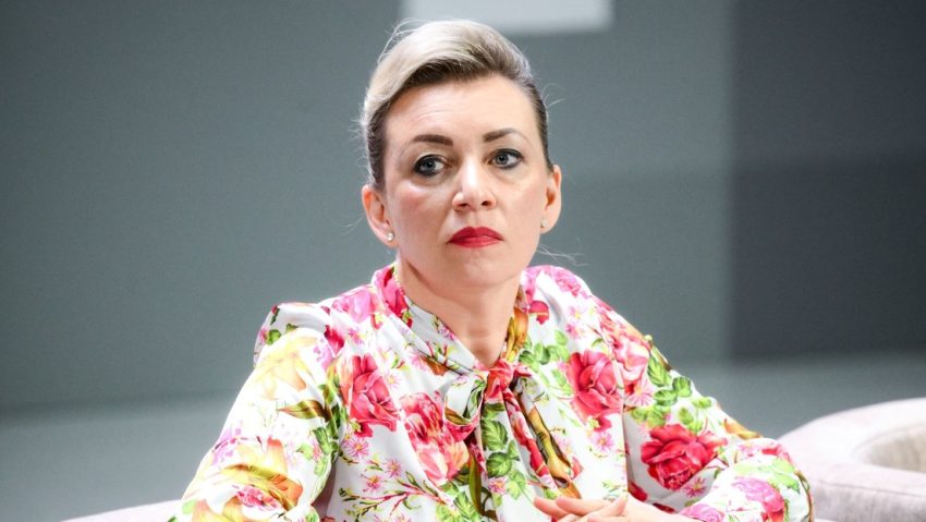 "Montón de patanes": Zajárova condena la propuesta de excluir el ruso de la lista de lenguas protegidas en Ucrania