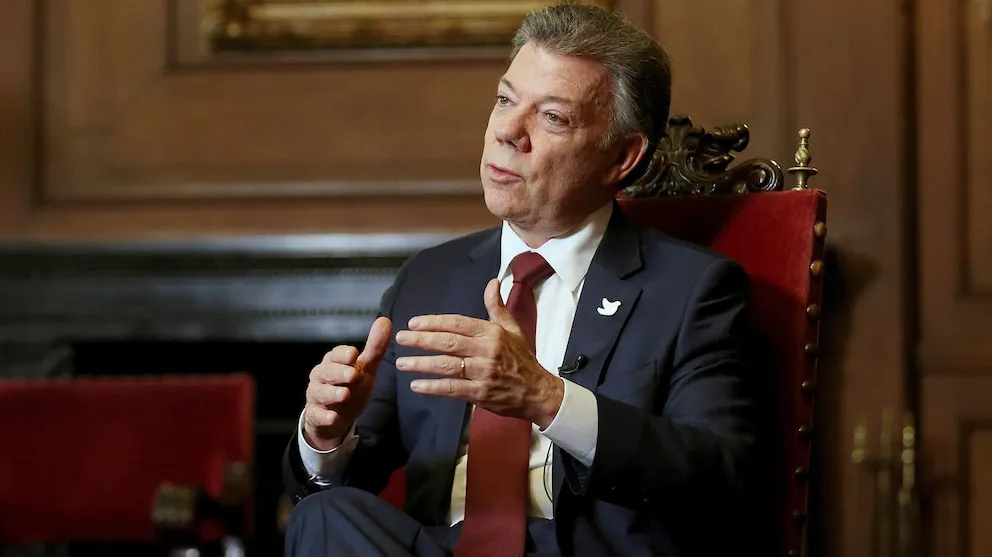 Juan Manuel Santos critica el respaldo de Gustavo Petro a Maduro como un error