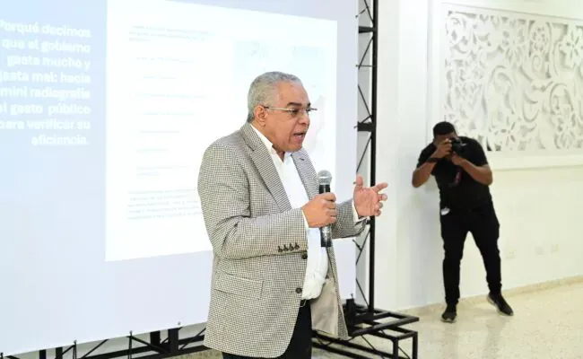 Exdirector de Presupuesto denuncia aumento de nómina pública sin resultados para la población