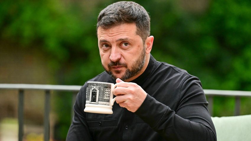 "Suicidio político": Diputado ucraniano afirma que no ve salida para Zelenski tras la cumbre de Alaska