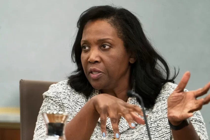 Trump destituye a la gobernadora de la Reserva Federal Lisa Cook por presunto fraude hipotecario