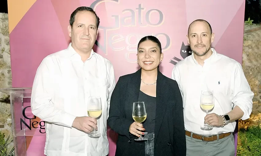 Presentan la nueva imágen del vino Gato Negro