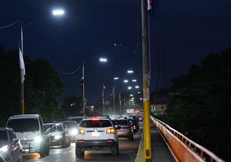 ASDN inaugura remozamiento e iluminación del puente La Barquita