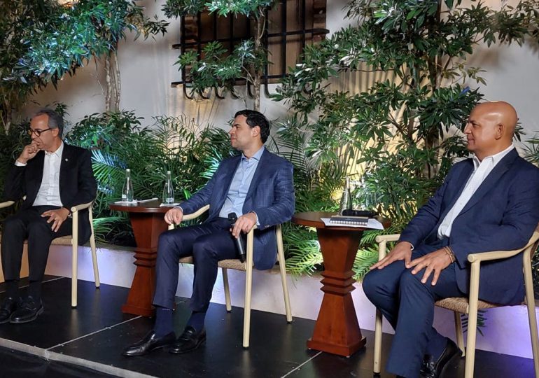 Ministro de Cultura y José Mármol dialogaron sobre el poder de las buenas palabras en el Centro Cultural Taíno Casa del Cordón