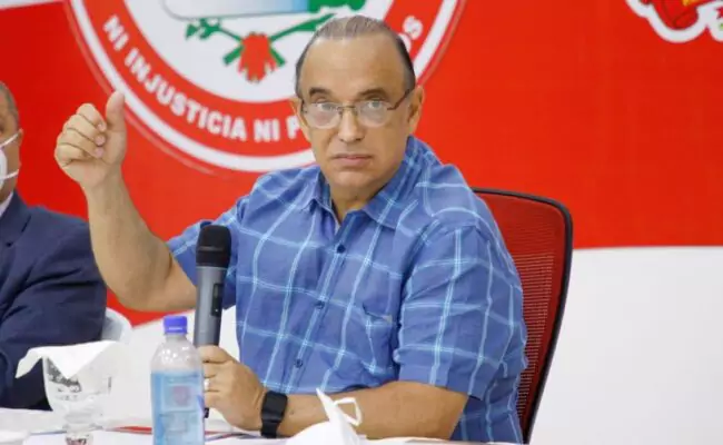 Faltaron estrofas; Presidente del PRSC critica al Gobierno por la regrabación incompleta del Himno Nacional