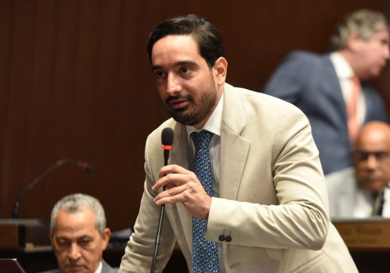 Exdiputado cuestiona privilegios otorgados a iglesias y partidos políticos en el nuevo Código Penal