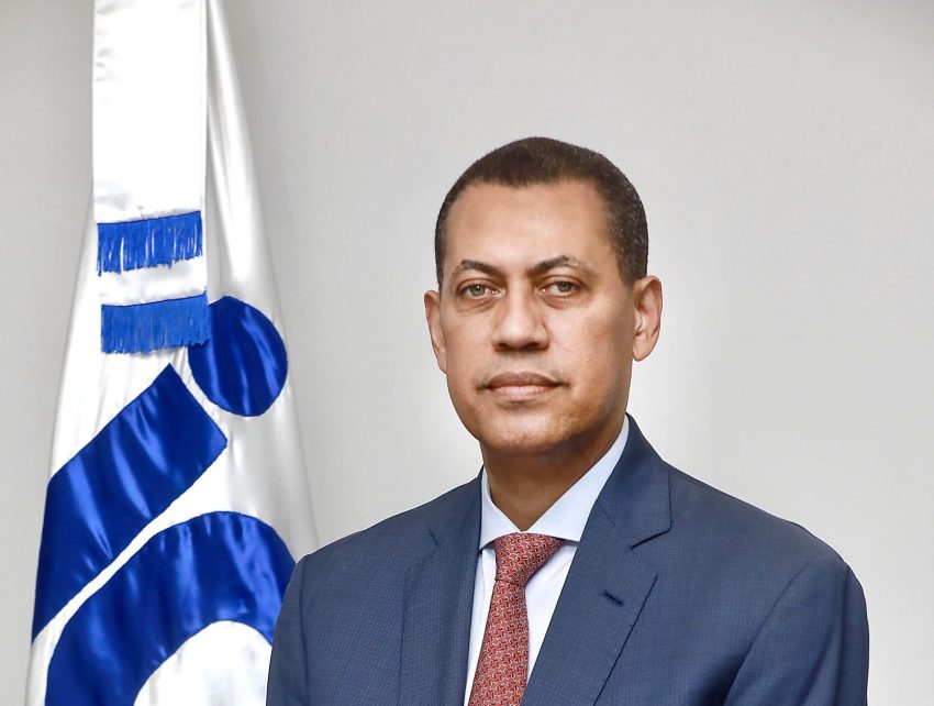 Guido Gómez denuncia ridiculeces de funcionarios están dañando al Gobierno