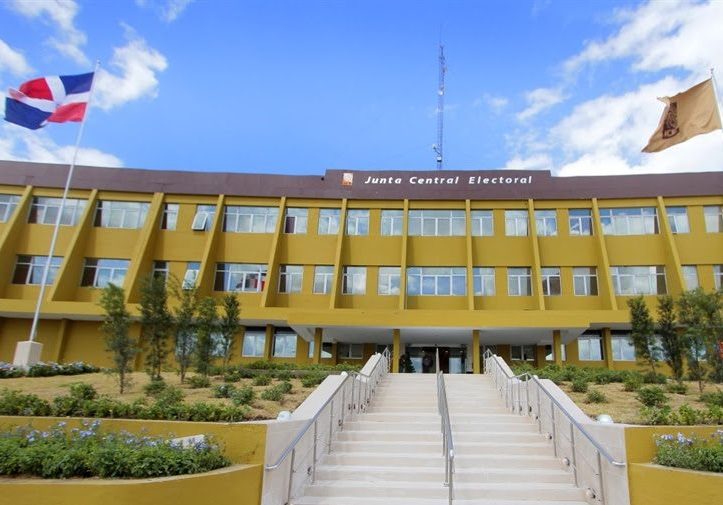 JCE pospone oferta económica nueva cédula por impugnación