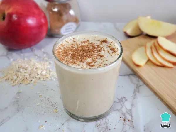 Licuado de manzana y avena con agua
