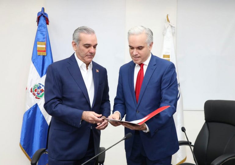 Por tercera vez Abinader se reunirá con el ministro de Educación para dar seguimiento al nuevo año escolar