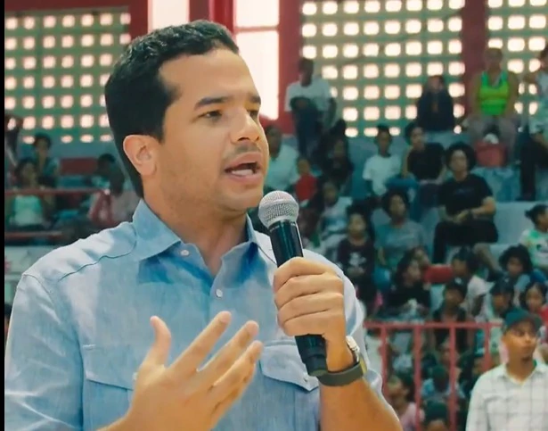 Omar Fernández concluye entrega de útiles escolares a miles de niños en el Distrito Nacional