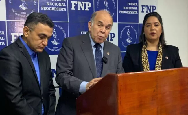 Pelegrín Castillo exhorta a Luis Abinader, Leonel Fernández y Danilo Medina proteger la soberanía dominicana