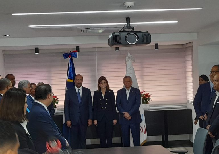 Raquel Peña juramenta a Samuel Pereyra como presidente de Refidomsa